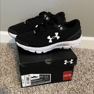 Under Armour Women’s Size 6.5 Black Sneakers (NEW!)